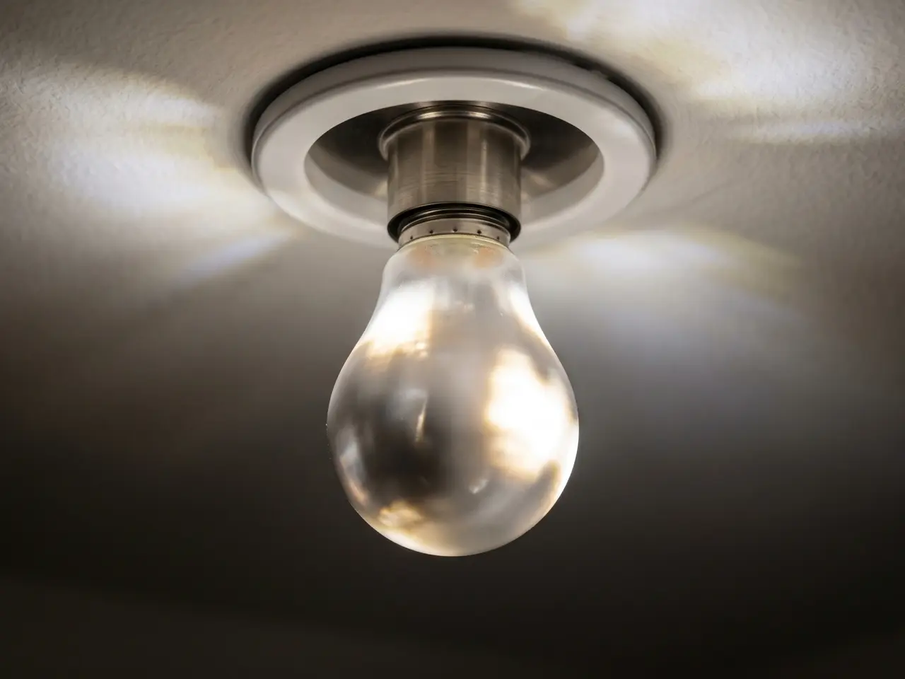 Kaç Watt LED Kaç m² Aydınlatır? Oda Bazlı Hesap Tablosu