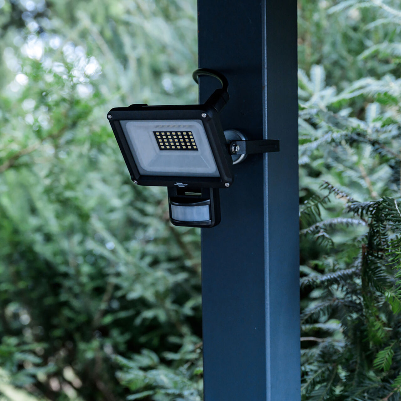 LED Projektör Seçimi: Watt, Lümen ve IP Sınıfı Rehberi