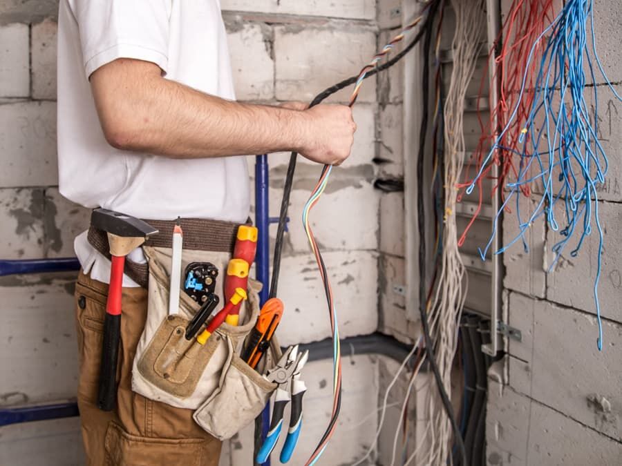 Elektrik Tesisatı Ne Zaman Yenilenmeli? 10 Kritik İşaret